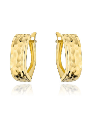 Gold earrings with diamond-cut on English clasp