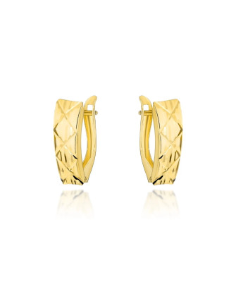 Gold earrings with diamond-cut rhombus shapes