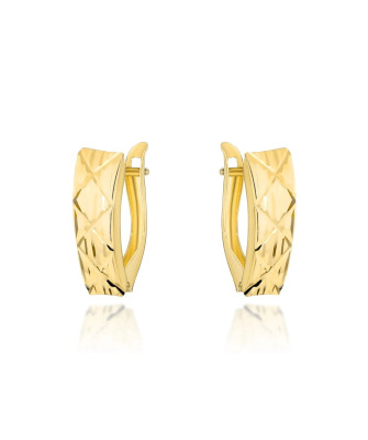 Gold earrings with diamond-cut rhombus shapes