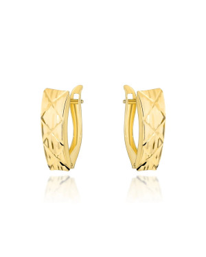 Gold earrings with diamond-cut rhombus shapes