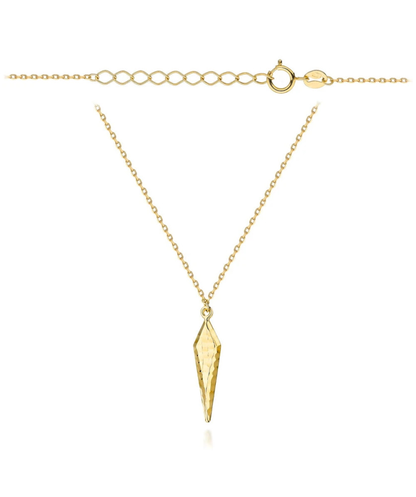 Gold necklace with a diamond-shaped rhombus