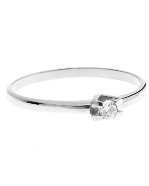 Silver ring with a cubic zirconia stone