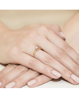 Engagement ring with 0.40ct diamond