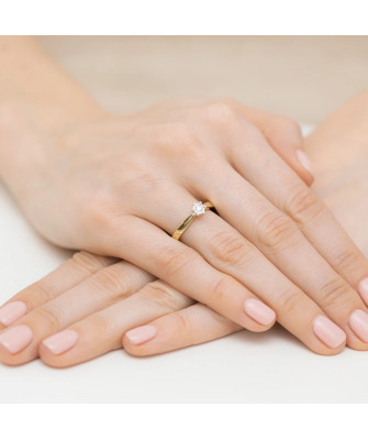 Gold ring with 0.01ct diamond