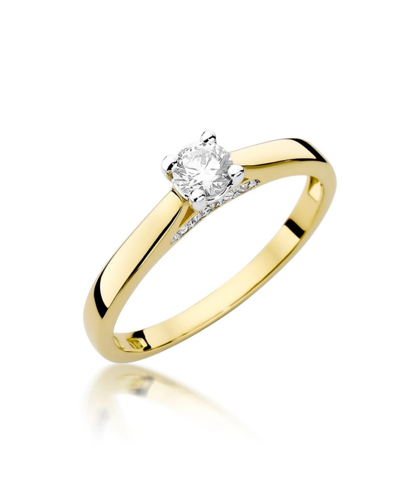Engagement ring with 0.25ct diamond