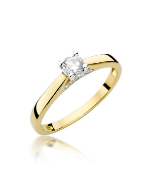 Engagement ring with 0.25ct diamond