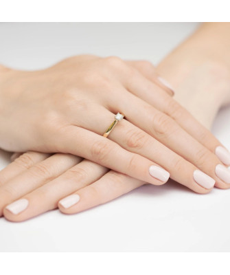 Engagement ring with 0.25ct diamond