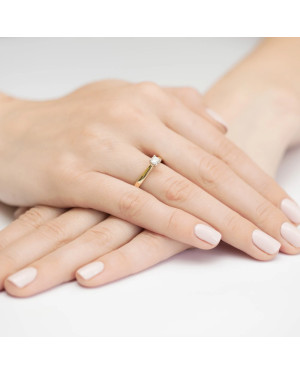 Pierścionek zaręczynowy z brylantem 0,25ct
