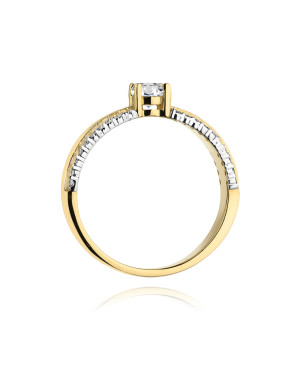 Gold ring with diamonds and 0.45ct brilliant