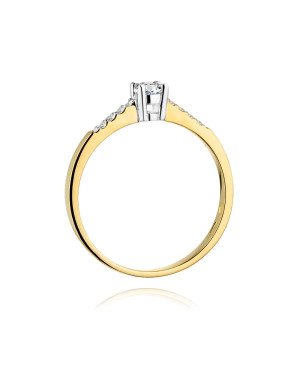 Engagement ring with 0.22ct diamond