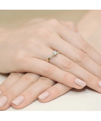 Gold engagement ring with a 0.21ct diamond