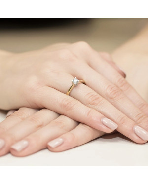 Gold engagement ring with 0.50ct diamond