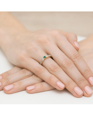 Gold ring with emerald 0.15ct