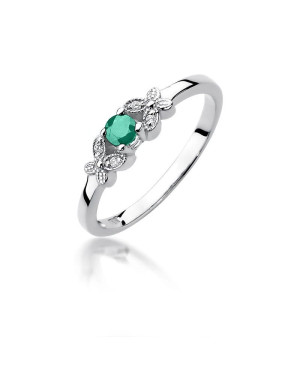 Gold ring with emerald white gold
