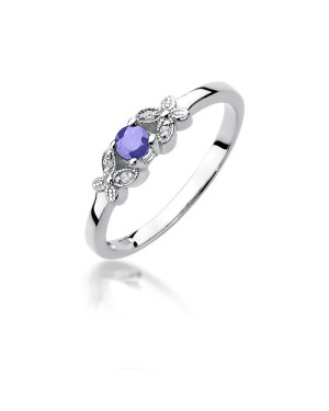 Gold ring with tanzanite white gold