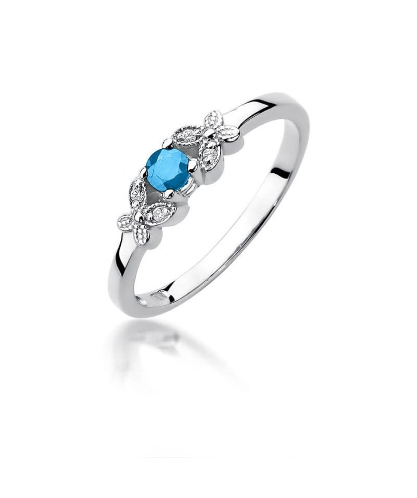 Gold ring with topaz white gold