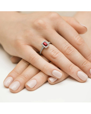 Ruby ring with white gold diamonds