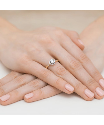 Gold ring with diamond flower 0.28ct