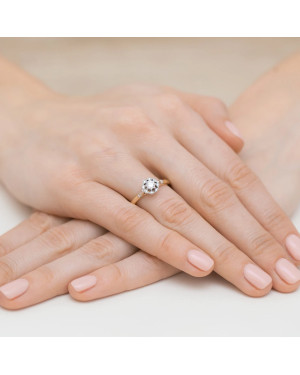 Gold ring with diamond flower 0.28ct