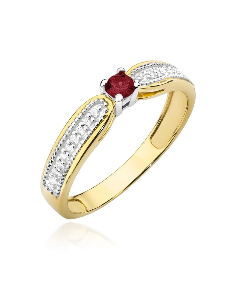 Gold ring with ruby diamonds