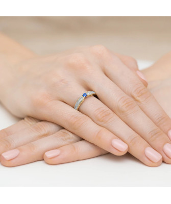 Gold ring with sapphire diamonds