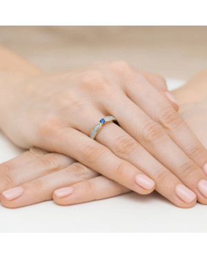 Gold ring with sapphire diamonds