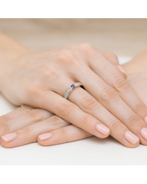 Gold ring with tanzanite diamonds