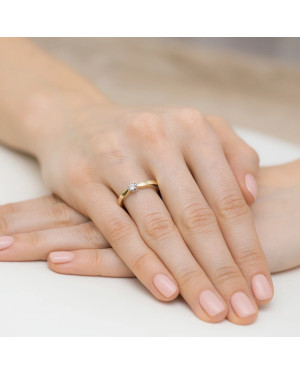 Engagement ring with 0.10ct diamond