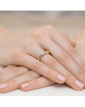 Pierścionek zaręczynowy z diamentem 0,15ct