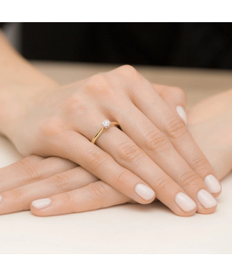 Gold ring with 0.08ct diamond