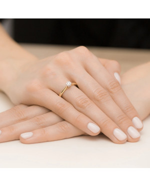 Gold ring with 0.08ct diamond