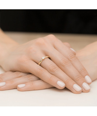 Gold ring with 0.03ct diamond