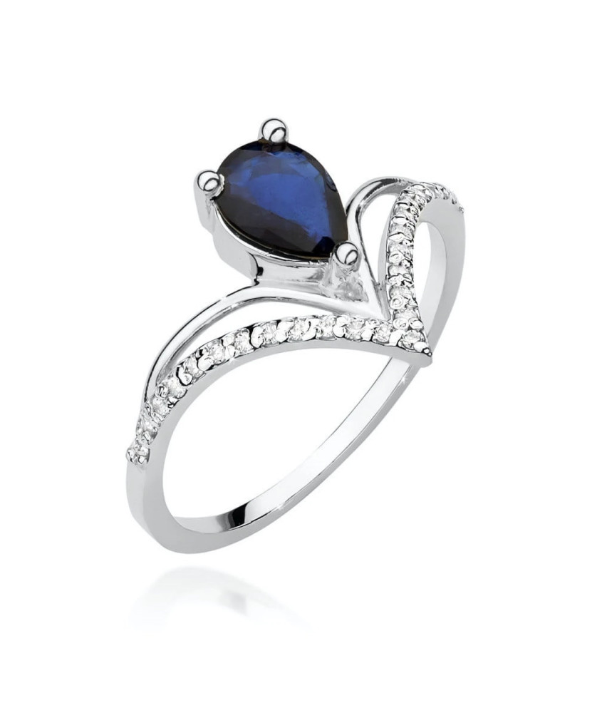 Gold ring with sapphire and diamonds white gold