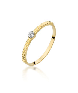 Gold ring with 0.04ct diamond