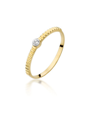 Gold ring with 0.04ct diamond