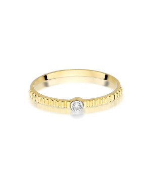 Gold ring with 0.04ct diamond