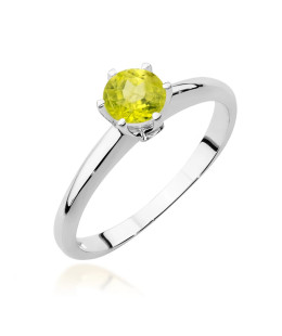 Gold ring with peridot white gold