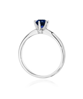 Gold ring with sapphire white gold