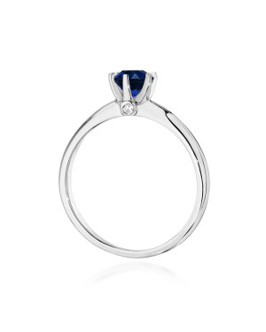Gold ring with sapphire white gold