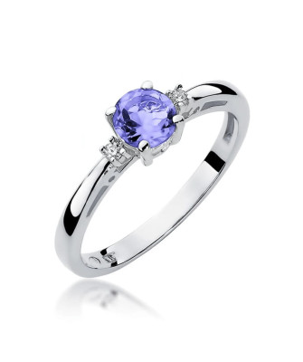 Tanzanite ring made of 14k white gold