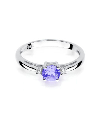 Tanzanite ring made of 14k white gold
