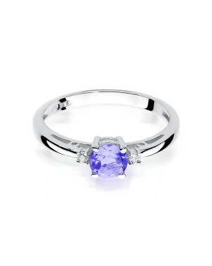 Tanzanite ring made of 14k white gold