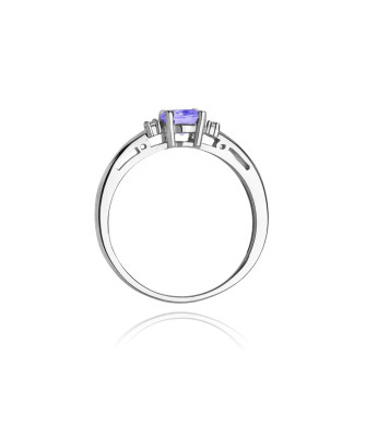 Tanzanite ring made of 14k white gold