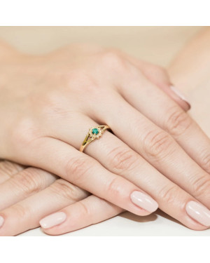 14k gold ring with emerald