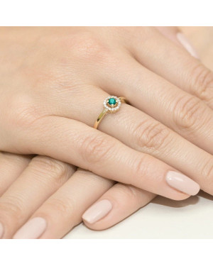 Gold ring with emerald diamonds 14k gold