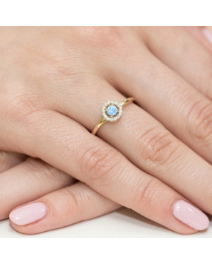 Gold ring with topaz diamonds 14k gold