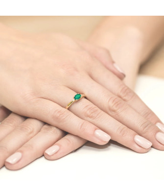 Emerald gold ring diamonds