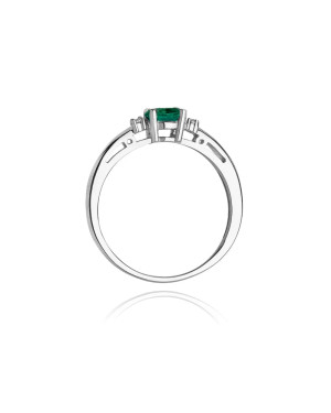 Gold ring with 0.40ct emerald white gold