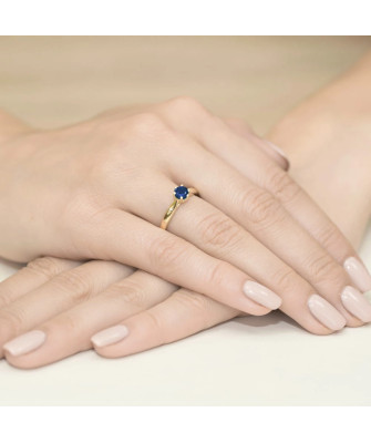 Gold ring with sapphire 0.50ct