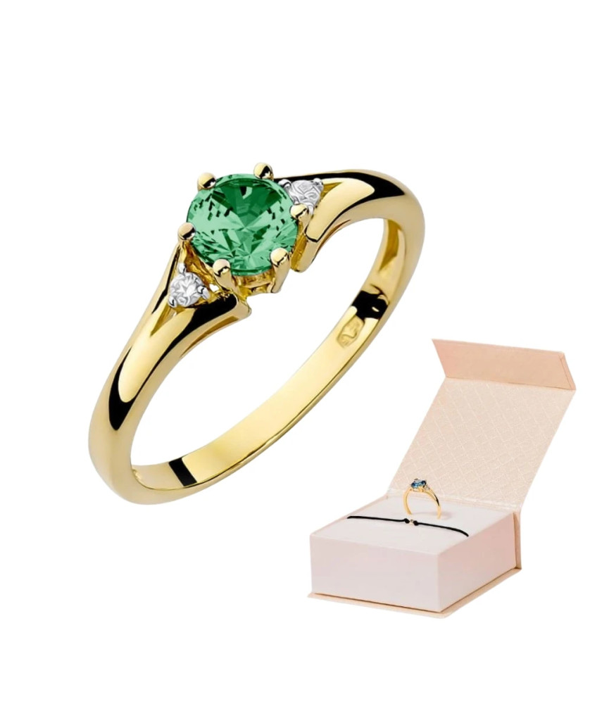 Gold ring with emerald 0.60ct